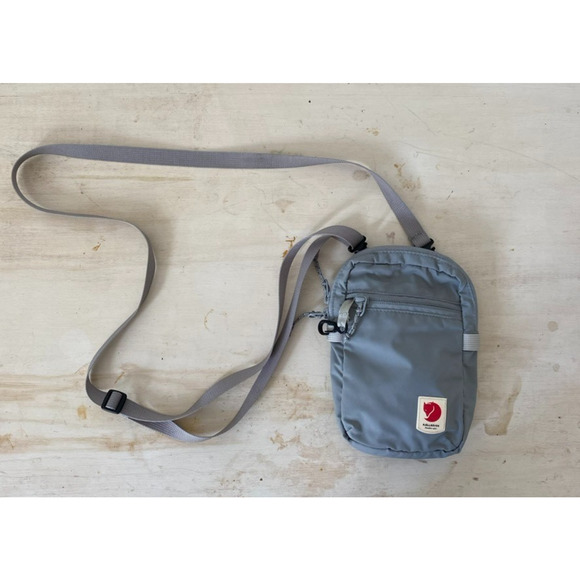 Fjallraven Unisex High Coast Pocket Crossbody Bag Gray Hiking Waterproof Durable - Picture 4 of 15